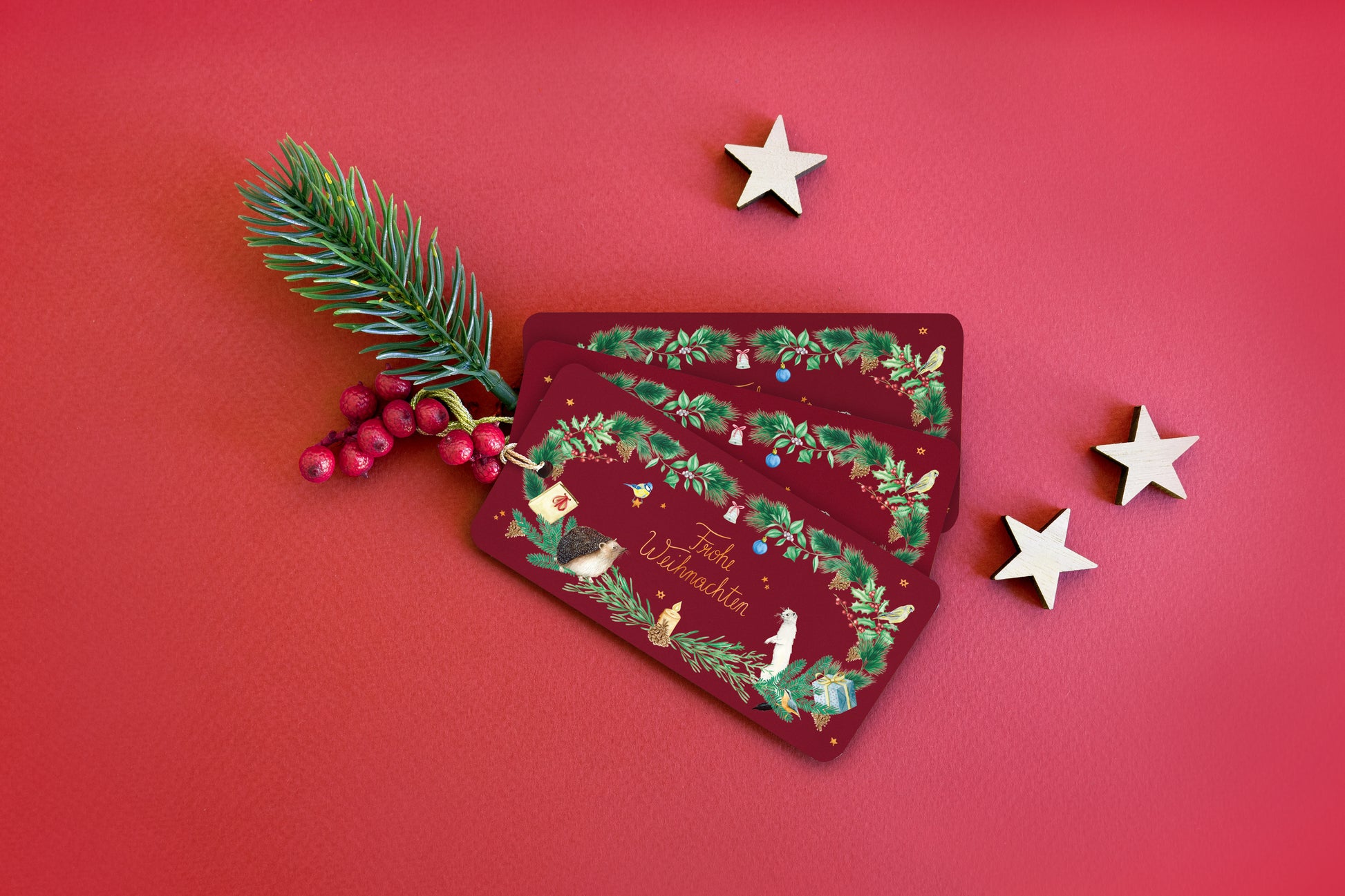 Christmas stationery inspired by forest animals, plants and an angel, painted in watercolour and printed on high-quality paper by Huber und Lerner. Showing a present tag in red 01.