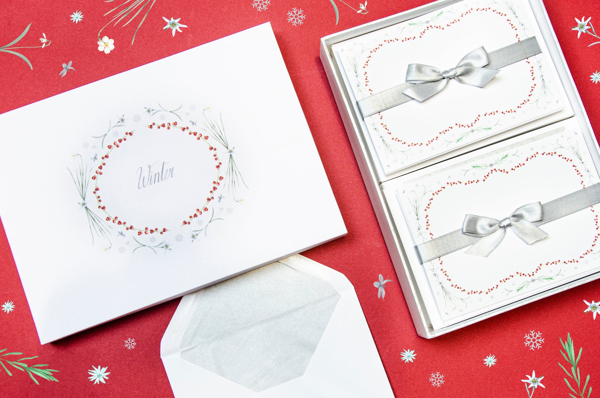 Winter-themed letter paper box from the 'Four Seasons' set, featuring 50 cards and 50 colourfully lined envelopes adorned with illustrations of flowers and plants in a charming pattern 01