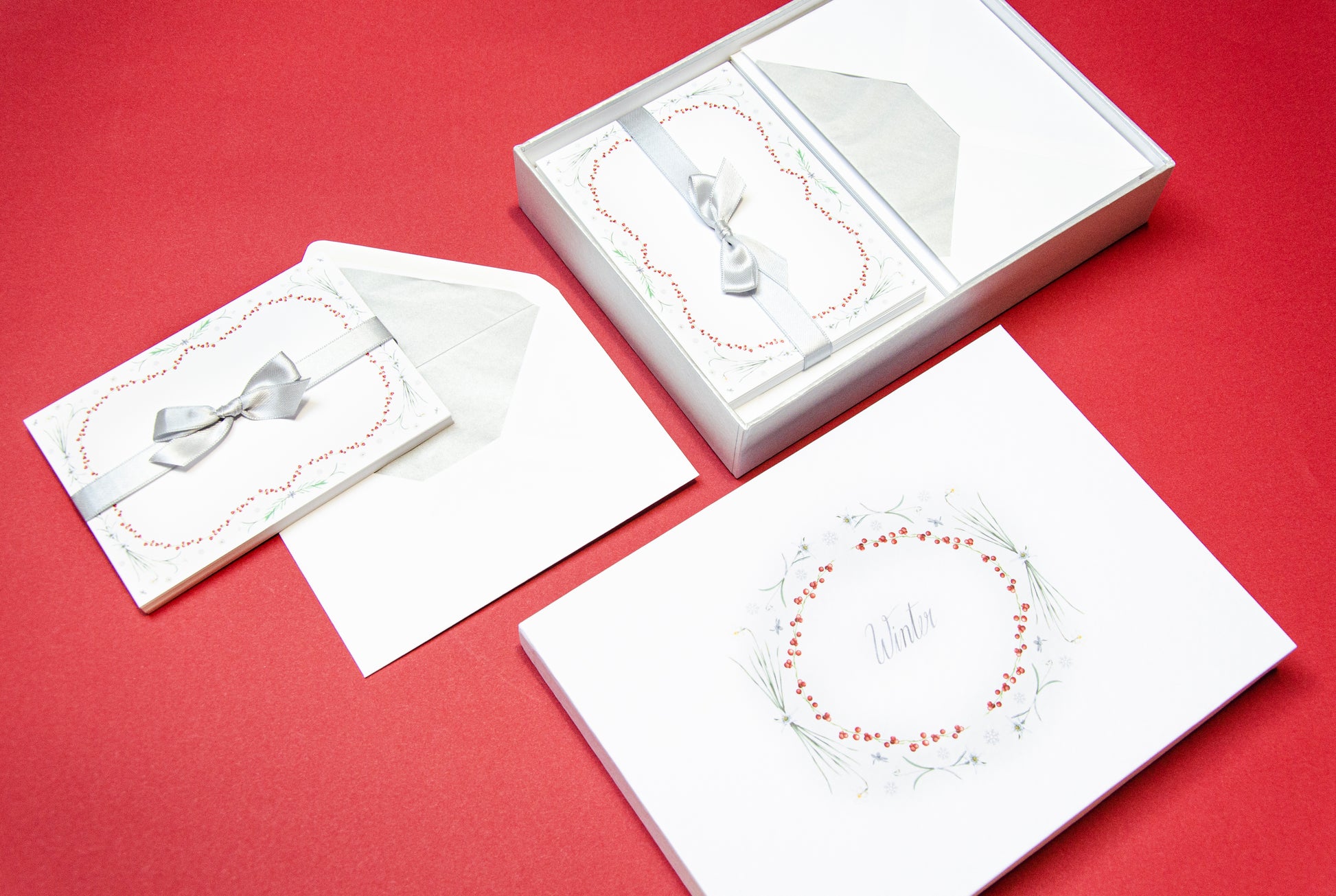 Winter-themed letter paper box from the 'Four Seasons' set, featuring 50 cards and 50 colourfully lined envelopes adorned with illustrations of flowers and plants in a charming pattern 02